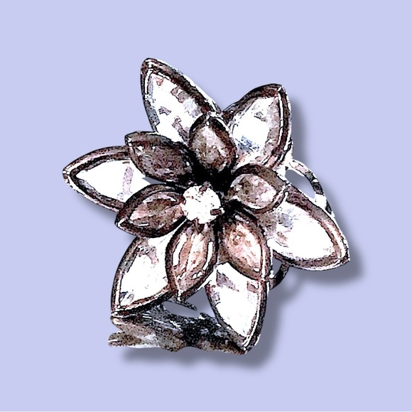 Crystal Facetted Lotus Flower Cocktail Ring - Picture 11 of 12